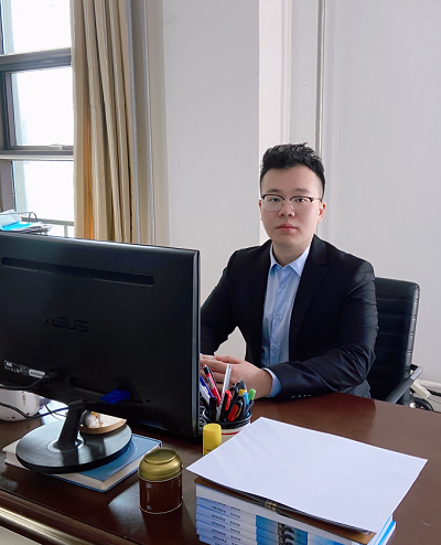 黎明东 经济系团委书记，学生党支部书记